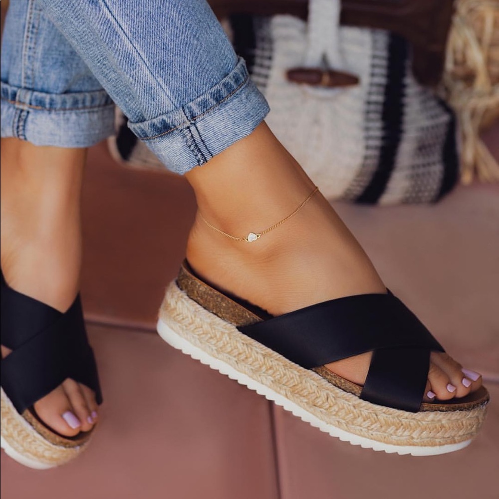 NEW SIZES❤️HOST PICK❤️LADIES CROSS BANDS PLATFORM